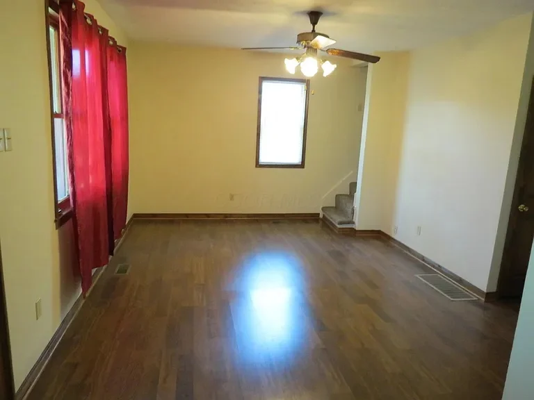 Before Living room - virtual staging